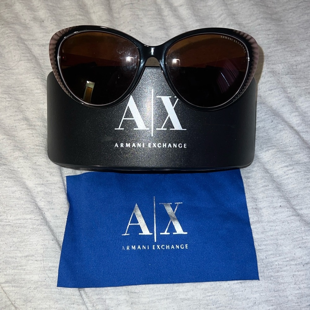 Armani Exchange sunglasses and case AX4013